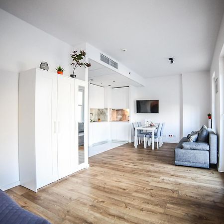 Big City Life Apartments - Bliska Wola Tower A Βαρσοβία Εξωτερικό φωτογραφία