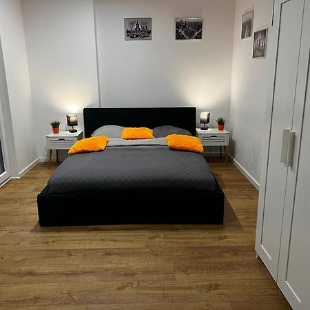 Big City Life Apartments - Bliska Wola Tower A Βαρσοβία Εξωτερικό φωτογραφία