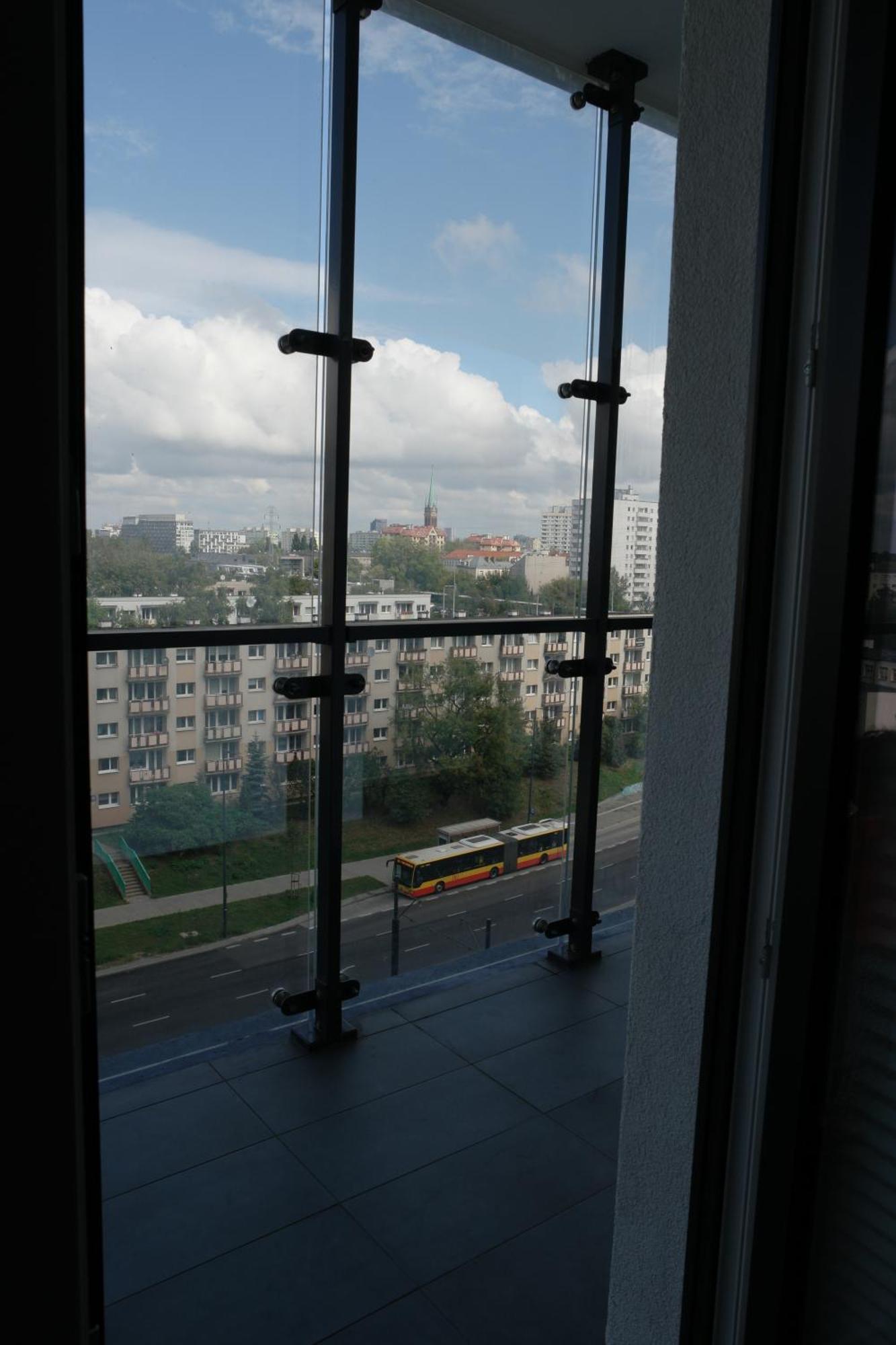 Big City Life Apartments - Bliska Wola Tower A Βαρσοβία Εξωτερικό φωτογραφία